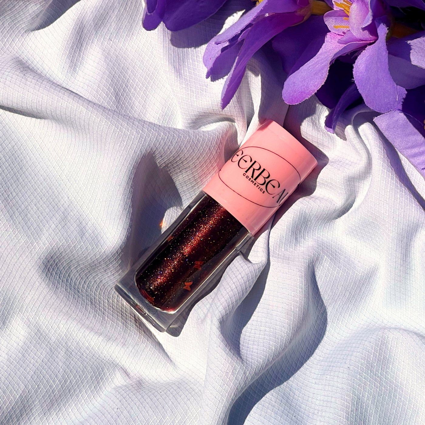 Chocolate Cosmos, high shine glitter gloss, in a pink-capped MEERBEAUT wand tube